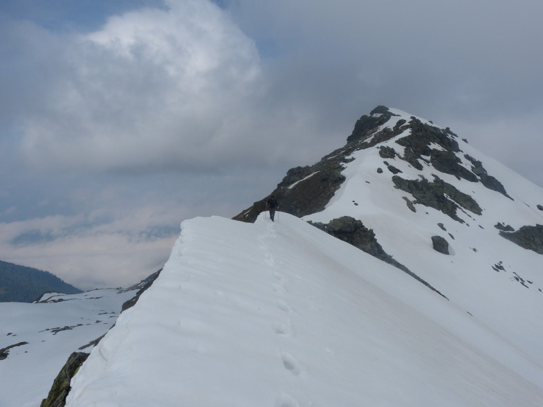 Simon am Schneegrat kurz vorm Gipfelaufbau