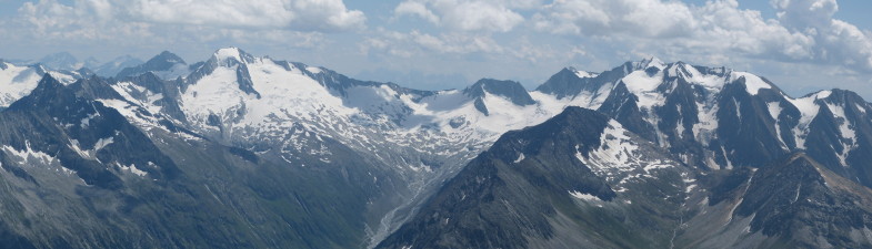Panorama am Fußstein mit Großem Möseler, Hoher Weisszint und Hochfeiler sowie Hochfernerspitze (von links nach rechts)
