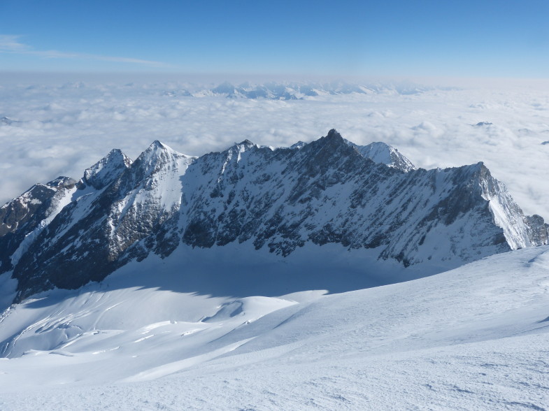 Gipfelblick auf den bekannten Nadelgrat