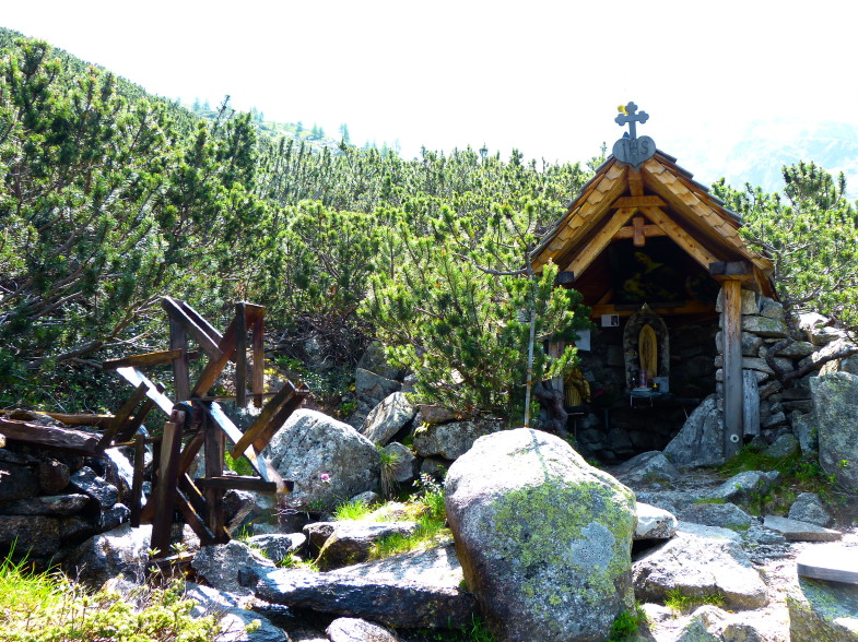 Kapelle mit Wasserrad