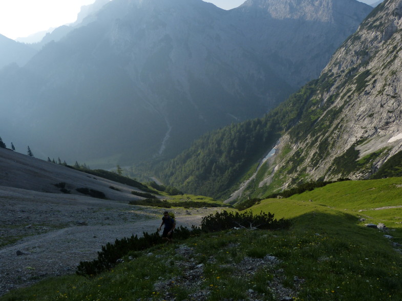 Der Blick hinunter ins Tal