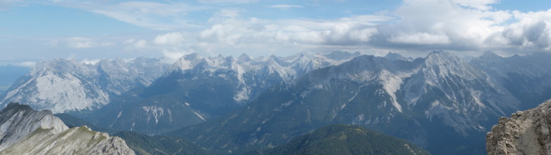 Auf da Erlspitze mit Blick ins Karwendel