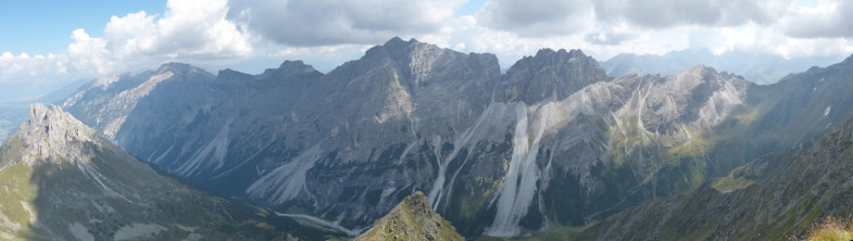 Auf der Schafspitze mit Blick zu Kesselspitze, Kirchdachspitze und Co