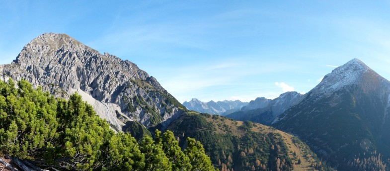 Anstieg Kuhljochspitze mit Blick zur Erlspitze und Großem Solstein