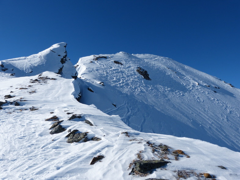 Die letzten Meter, am Aufschwung muss man kurz die Skier abschnallen und ein paar Meter absteigen