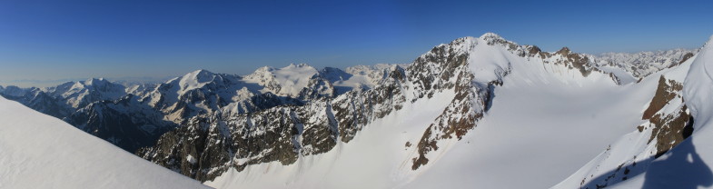 Die großen Stubaier mit den Feuersteinen, Wilder Freiger, Wilder Pfaff und Zuckerhütl und im Vordergrund die Ruderhofspitze (von links nach rechts)