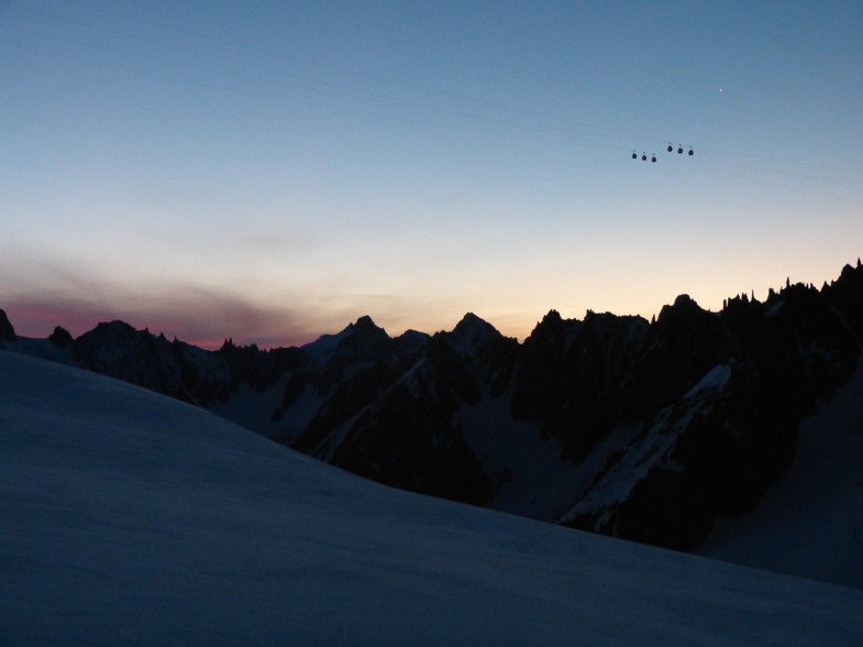 Glacier Du Geant bei Sonnenaufgang..rechts oberhalb die telecabine