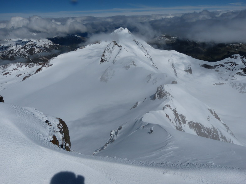 Skitourengheer auf den letzten Metern zum Gipfel und das im Juli :-D