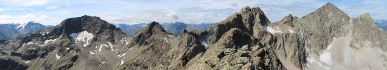 Wechnerwand mit Blick zu Hochreichkopf- Hochgrubach- Hochgrubachkögel- Mitterkögel- Acherkogel und rechts der Manningkogel