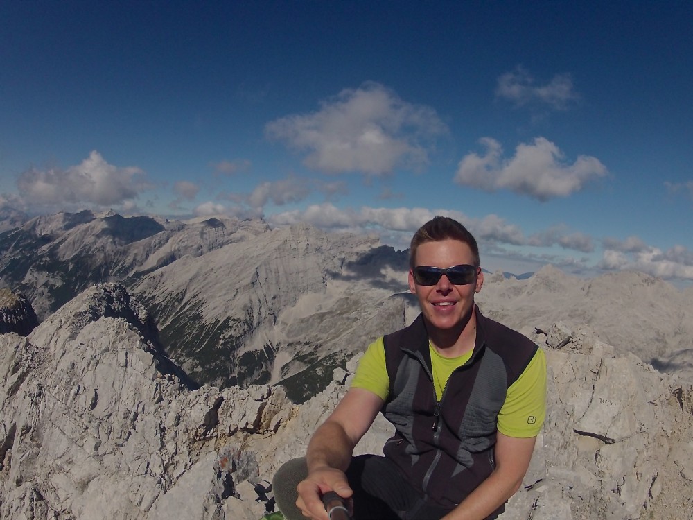 Ich auf der Gamskarspitze- Karwendel, hinter mir die Laliderer