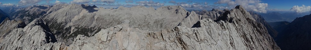 Auf der Gamskarspitze, über den linken Kamm bin ich gekommen...gegenüber die Laliderer Biwakschachtel- Laliderer Spitze- Laliderer Wände, Dreizinkenspitze, Grubenkarspitze und Rosslochspitze