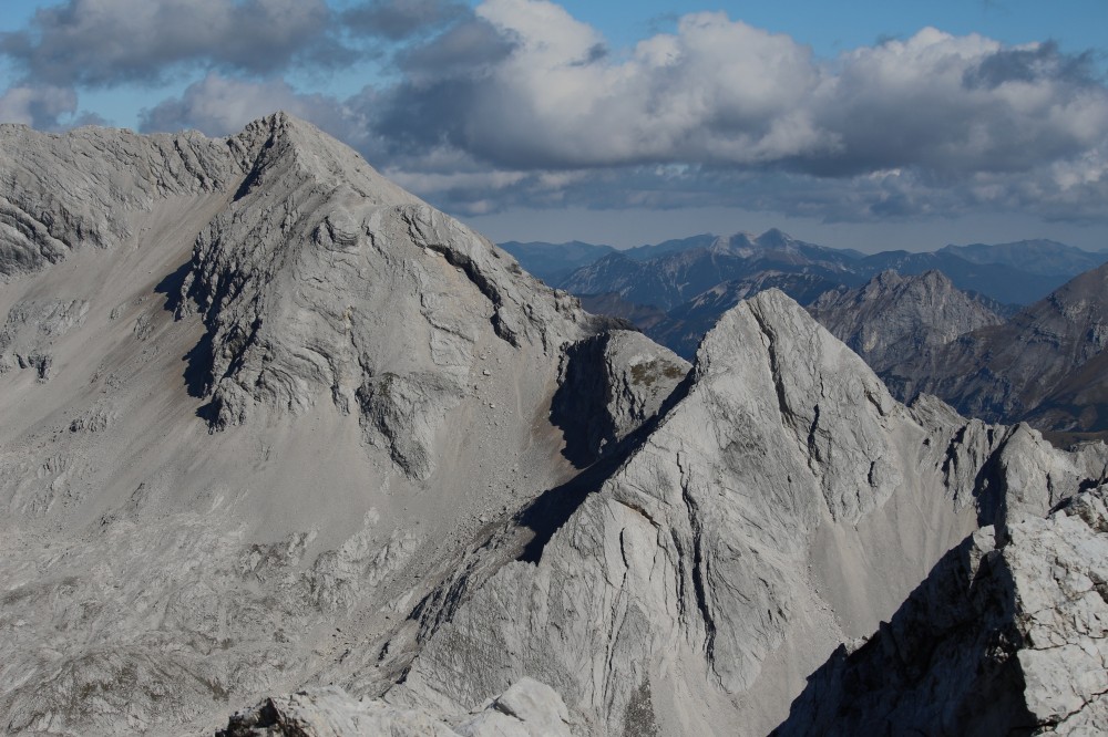 Grubenkarspitze- Südgrat und die Rosslochspitze- Westgrat von der Gamskarspitze aus gesehen