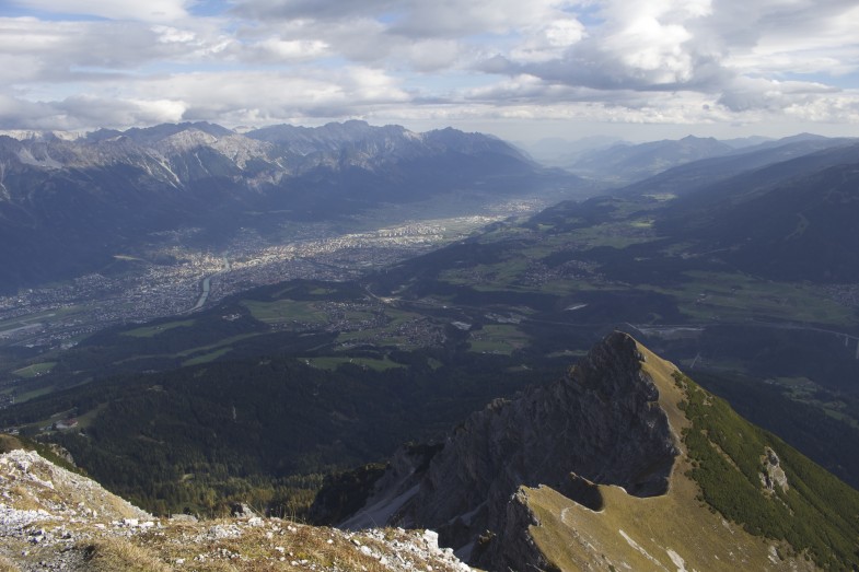 Rechts vorne das Spitzmandl da bin ich noch darüber und weiter unten beim Wetterkreuz gegen SW gequert um in das Sailenieder zu gelangen
