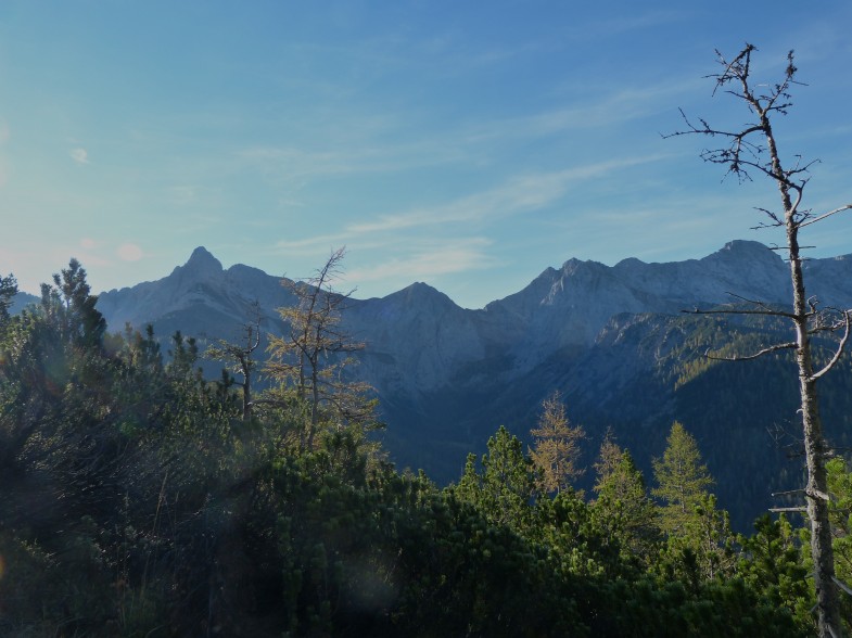 Im Aufstieg mit Blick zur Nordkette