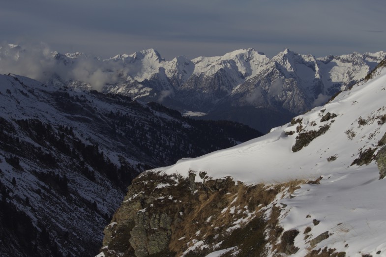 Abstiegsweg vom Geiseljoch mit Ausblick ins Karwendel