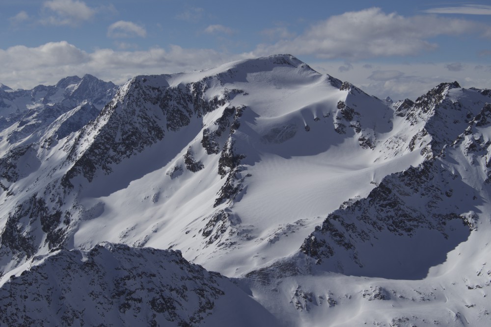 Breiter Grieskogel mit Eiswulst, der Wind hat heuer volle Arbeit geleistet
