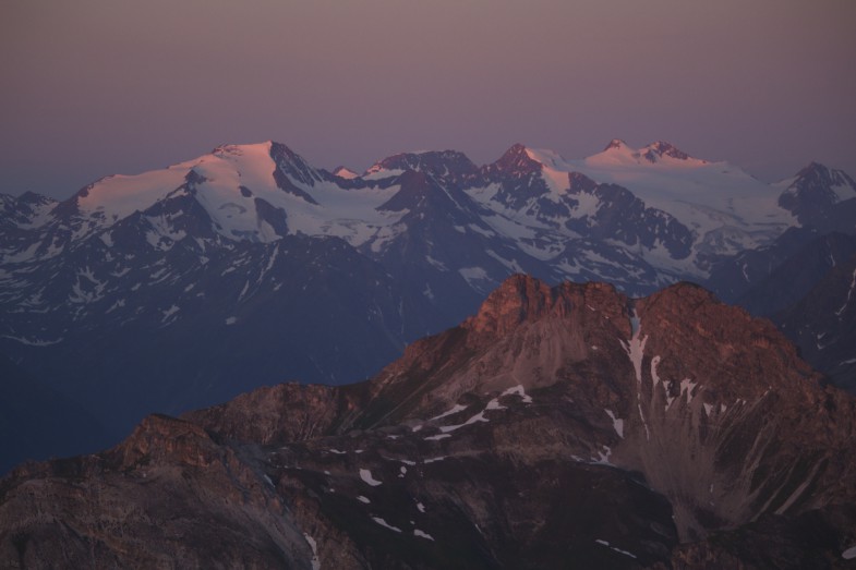 Die 3000er bekommen Sonne, im Vordergrund Hoher und Niederer Burgstall