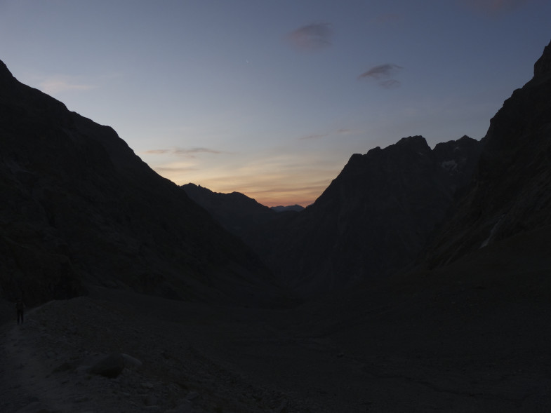 Da kummt die Sonn...Aufstieg Richtung Refuge du Pave