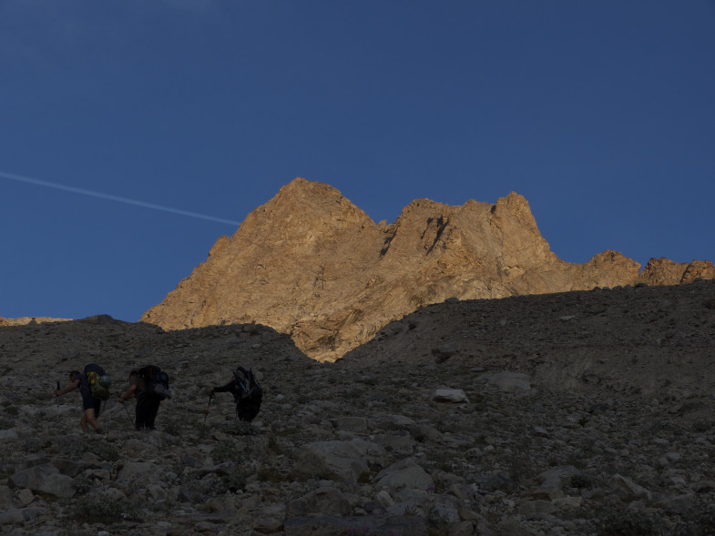 Der Grat in der Morgensonne unterhalb vom Refuge du Pave 2843m