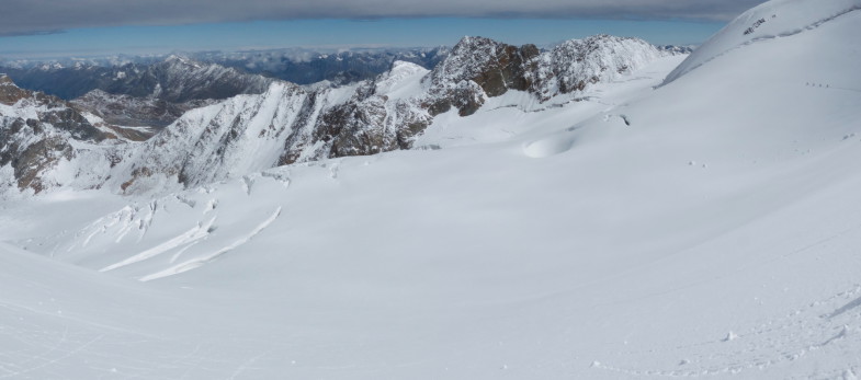 Im Abstieg von der Wildspitze Nordgipfel in Richtung Rofenkarferner, links unten das Mitterbergjoch (Pitztaler Gletscher)