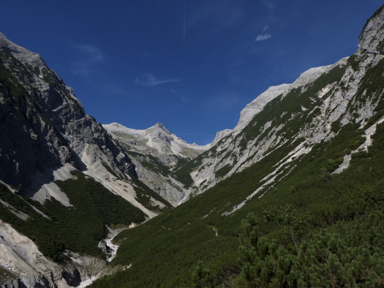 Am Weg retour, in Bildmitte die Birkkarspitze. KWKSpitze ist nicht zu sehen (rechts hinten)