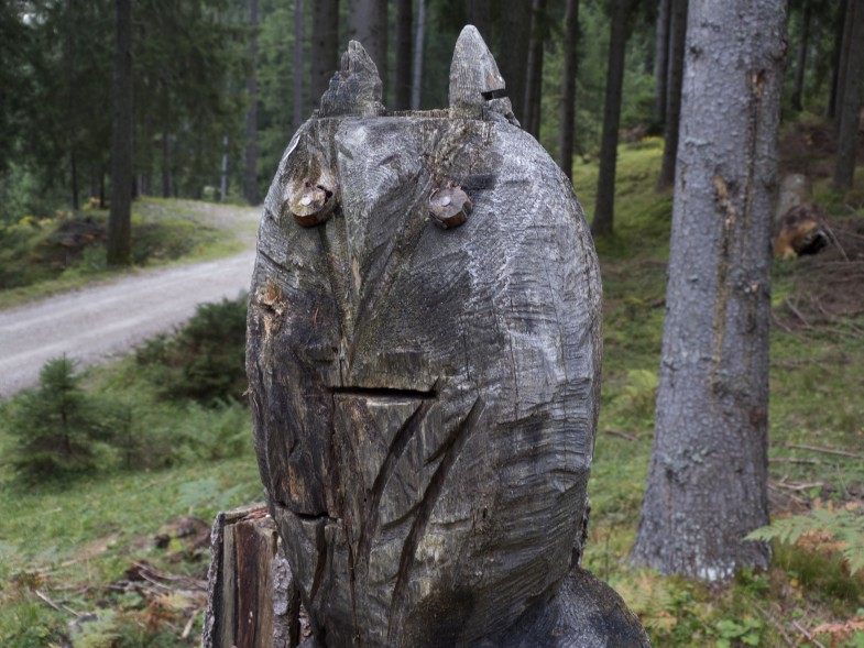 Eulenschnitzerei am Weg zur Kreither Alm