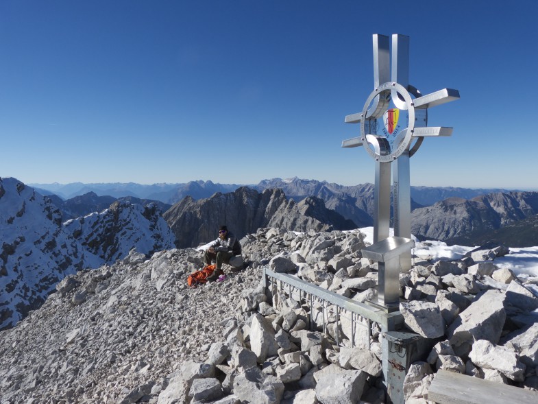 Auf der östlichen Praxmarerkarspitze mit tollem Gipfelkreuz