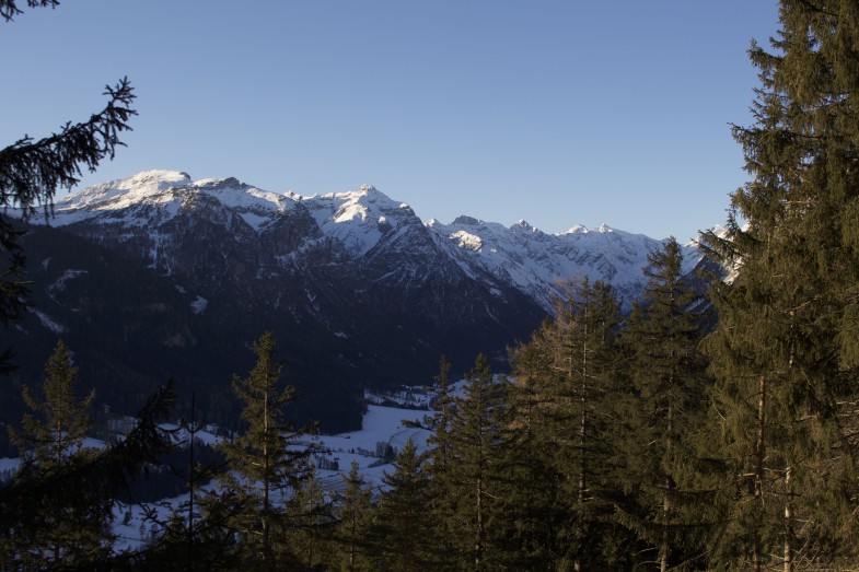 Start im Gschnitztal, mit Ausblick zu Weißwandspitze und Co