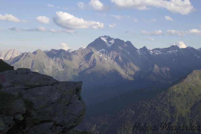 Ausblick zum Habicht am Sendersjöchl