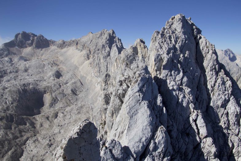 Lässiges Gratl oder?! Hinten links die Dreitorspitze