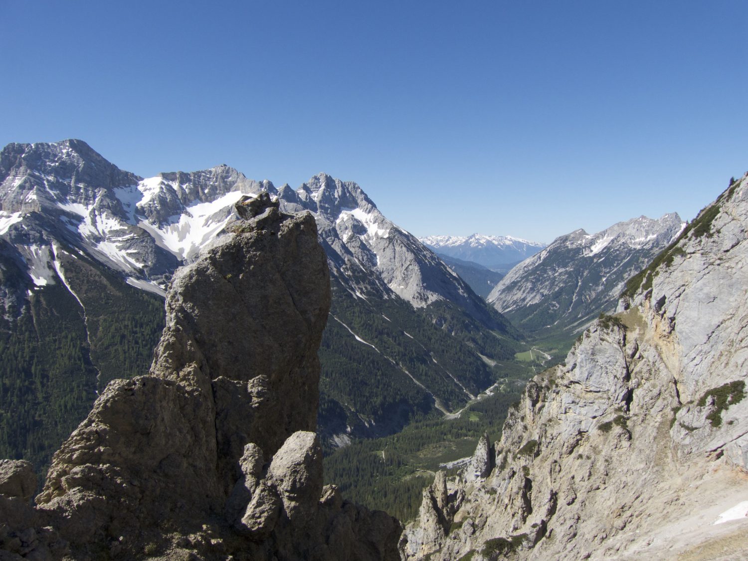 Was für ein Ausblick zur Pleisenspitze